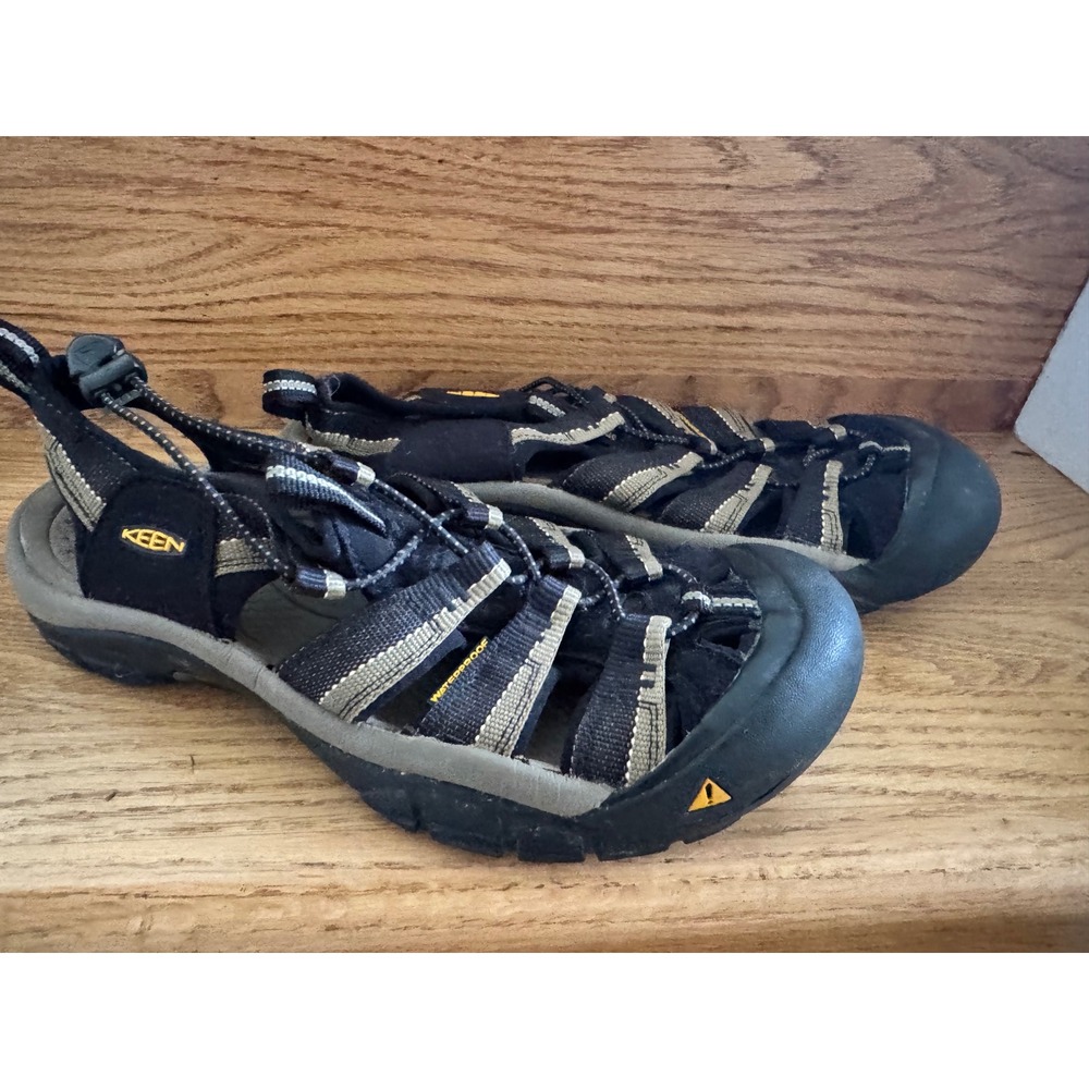 Keen Newport H2 Mens Black Olive Waterproof Hiking Sandals 1001906 8.5 Fisherman